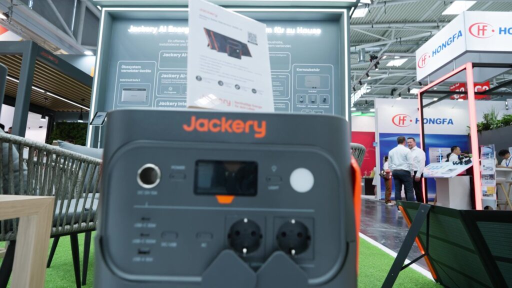 Jackery SolarVault 3 Series: DIY Balcony Solar Storage with Integrated AI Management